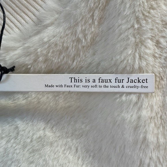 NWT White Faux Fur Soft Cozy Winter Jacket (Great for Holidays) Size Large - Picture 5 of 14